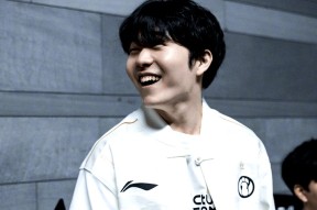 万博-Doinb焦点对战，Scout与50激战巴塞罗那分钟，领先优势明显胜负难料！观众掌声雷动-万博